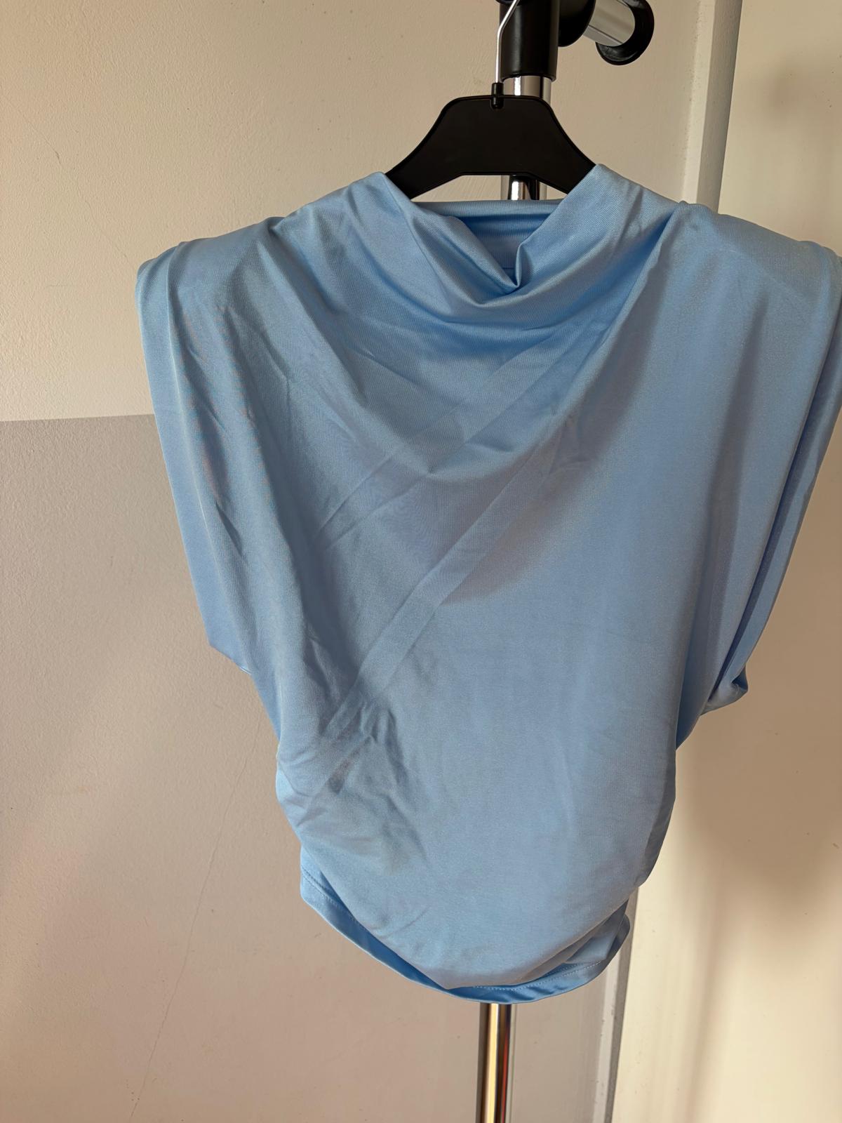 BLUSA HOMBRERAS